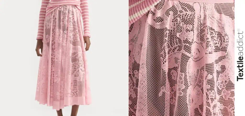 Robe en dentelle dans une collection haute couture de Dior