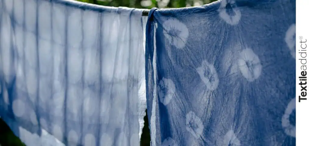 Motifs par nouage sur tissu