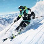 skieur habillé de vêtements de sports d'hiver